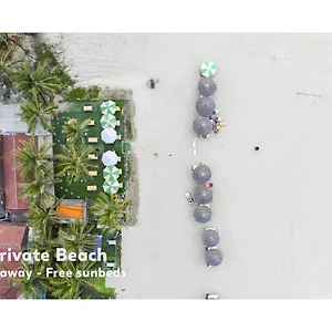 Hoa Co - Garden & Poolview Hotel
